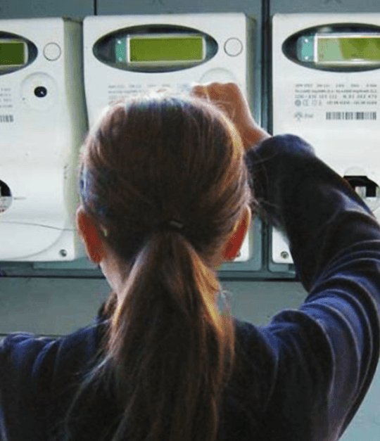 Evitare consumi stimati e conguagli con la guida all’autolettura della luce